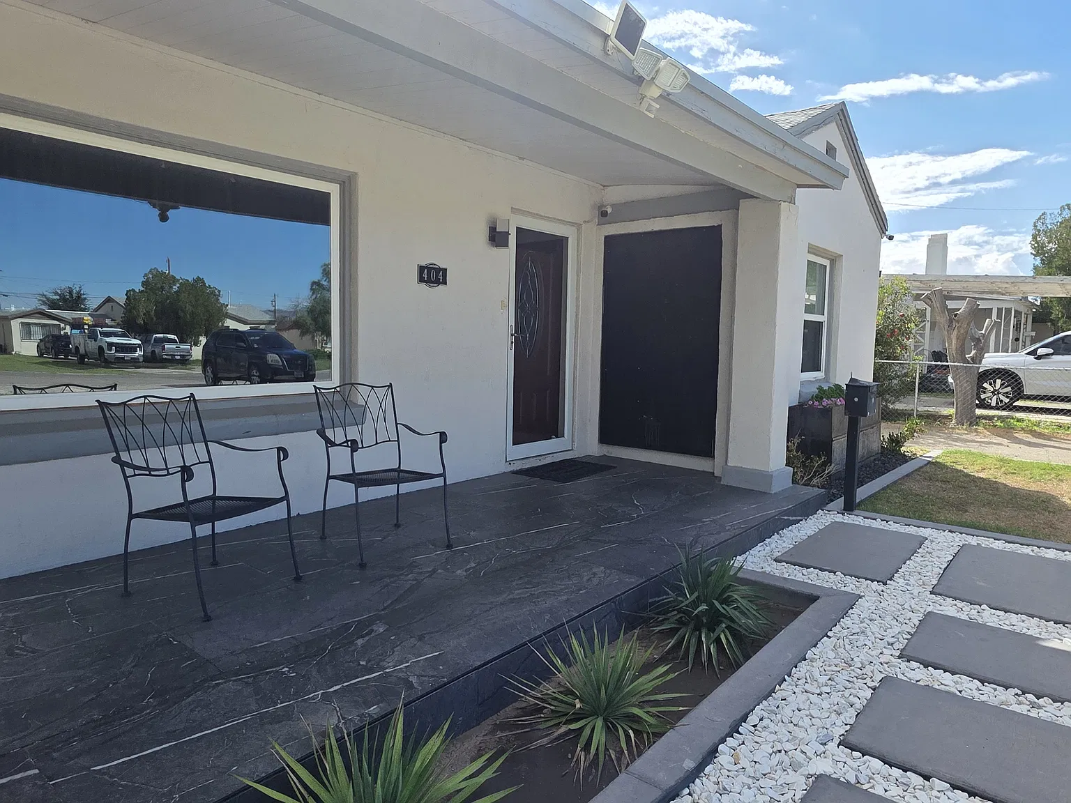 404 Buena Vista St — Photo 2