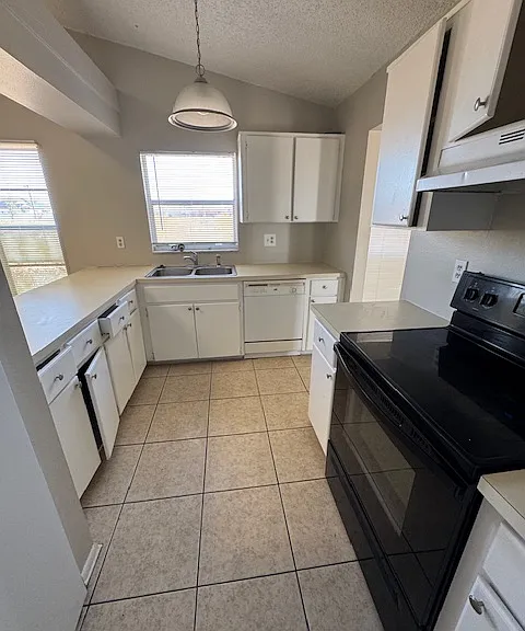 411 Diplomat Pkwy E — Photo 8