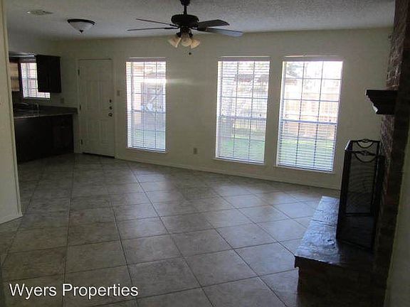 5th image of 2100A Oak Hollow St
