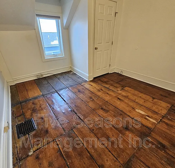 432 Colchester Ave — Photo 17