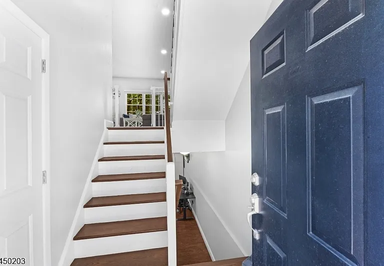 2202 Yardley Pl — Photo 2