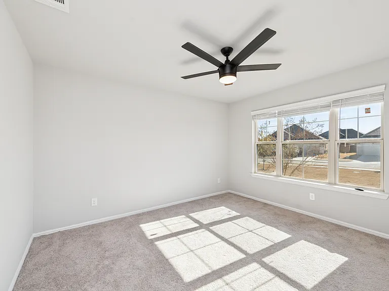 1421 Avalon Ct — Photo 14