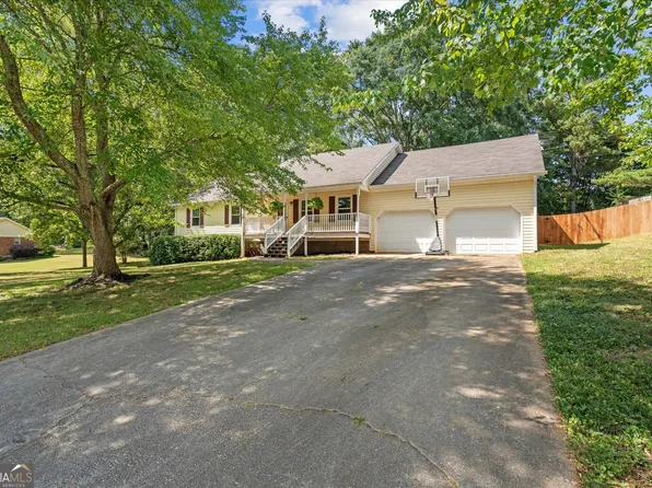 40 W Triple Tree Dr, Carrollton, GA 30117