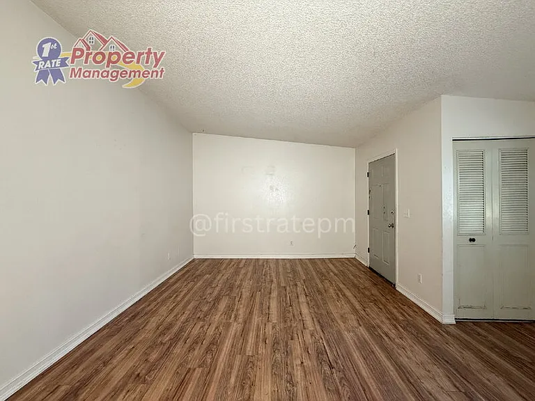 210 S Homedale Ave — Photo 8