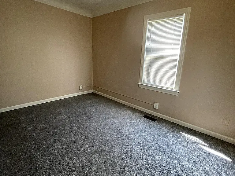27320 Collingwood St — Photo 5