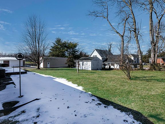 5th image of 103 Woodford Village Dr