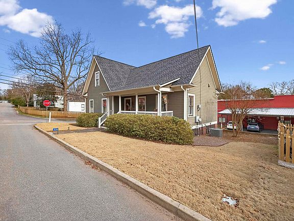 3rd image of 334 N 2nd St