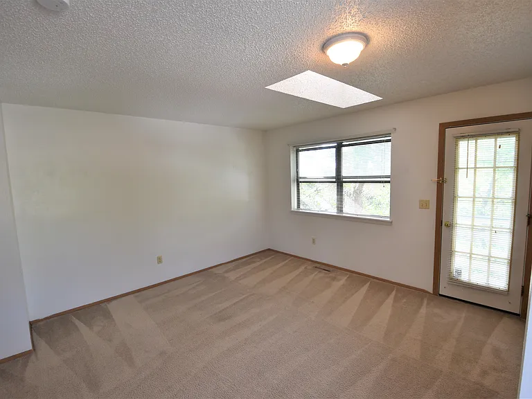 2927 Broadway St #4 — Photo 16