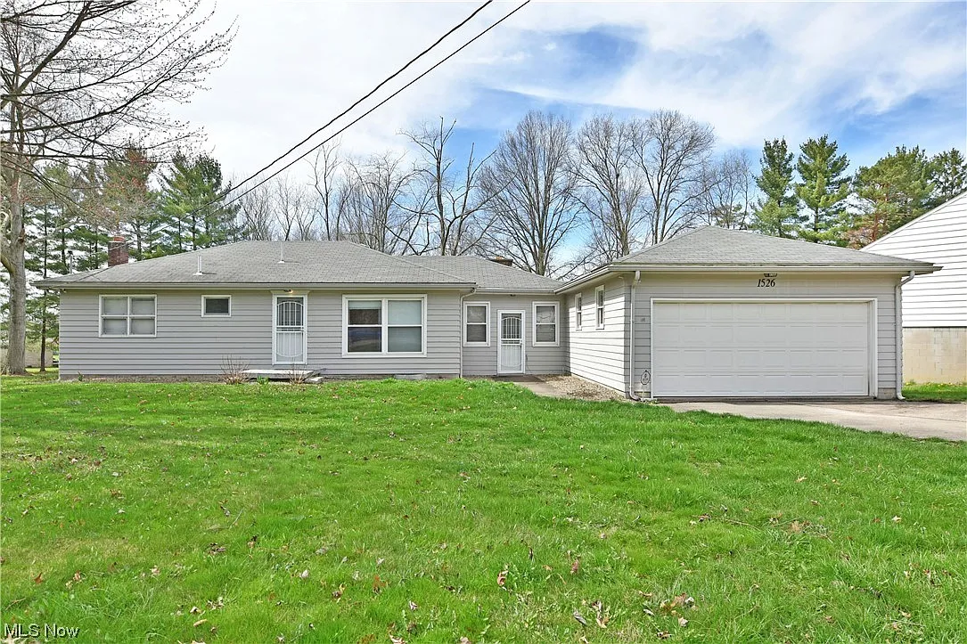 1526 Niles Cortland Rd photo 1