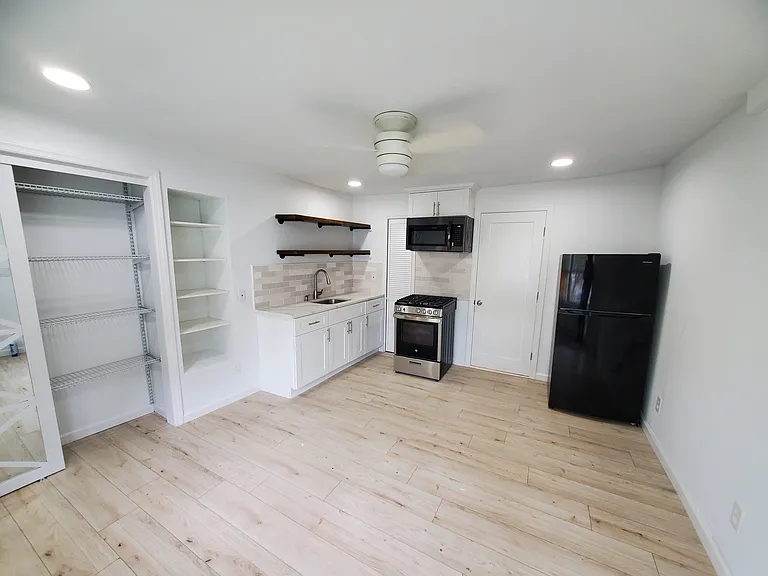 11 Franklin Ave #4 — Photo 4