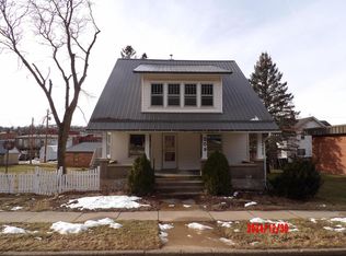 209 N East St, Wonewoc, WI 53968