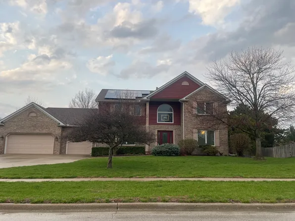 3102 Wisteria Ln, Bloomington, IL 61704