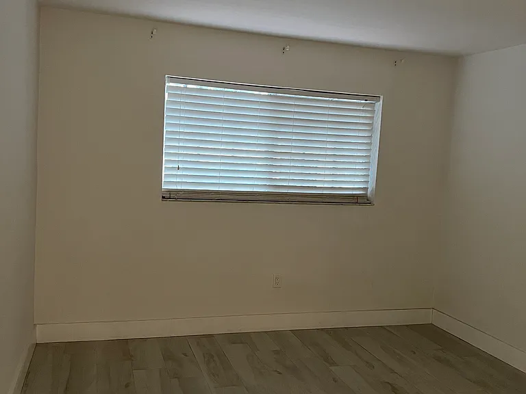 201 Galen Dr W — Photo 6
