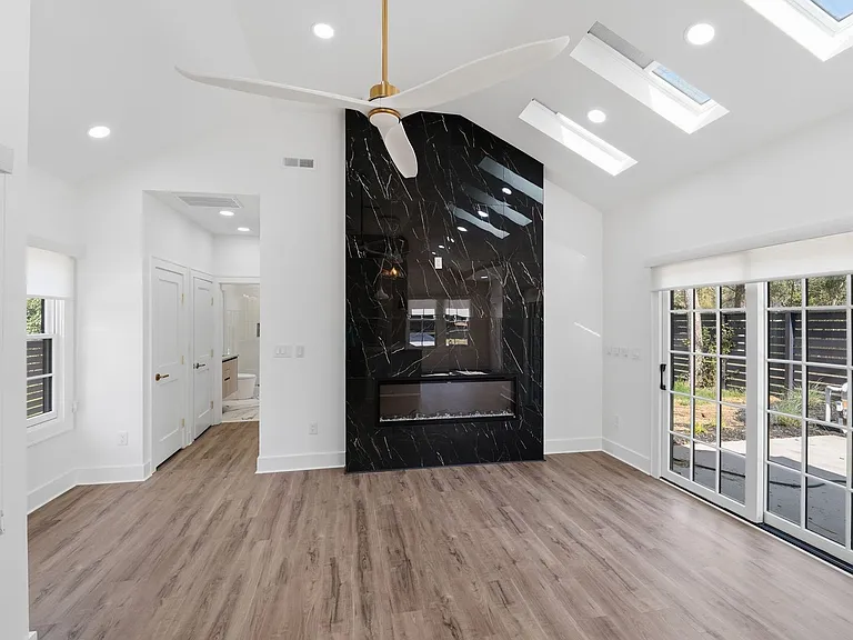 1840 Merriman Ave — Photo 14