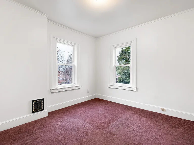 2402 N Van Buren St — Photo 14