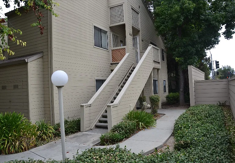1420 Foothill Meadows Ct — Photo 1
