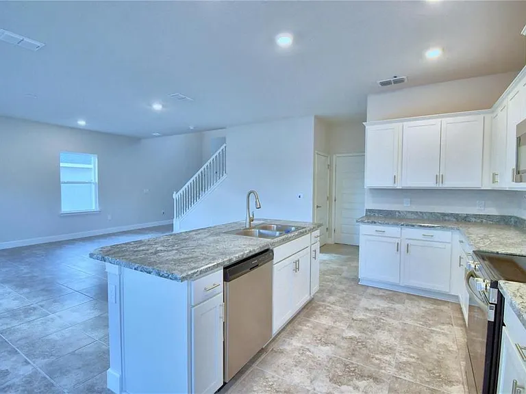 906 Sofia Ln — Photo 10