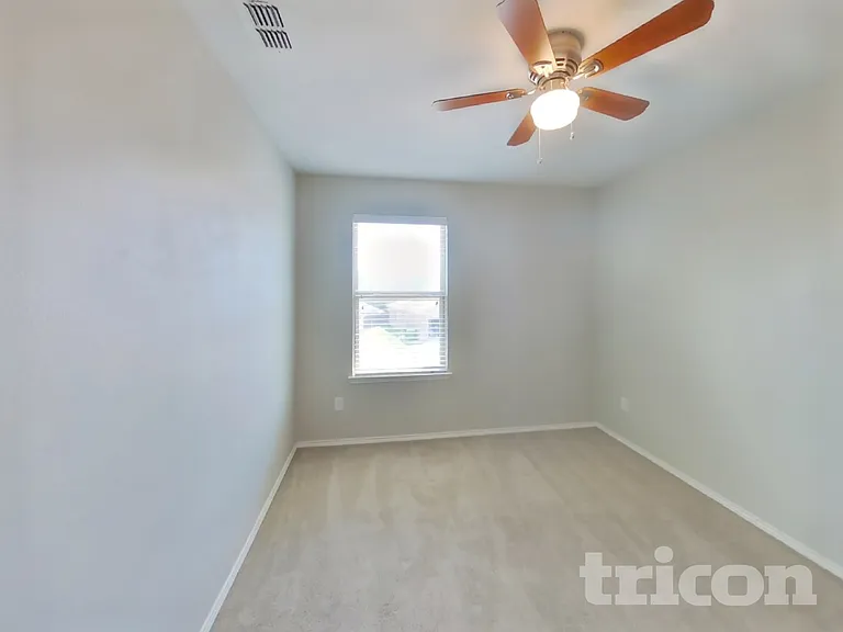 528 Shell St — Photo 17