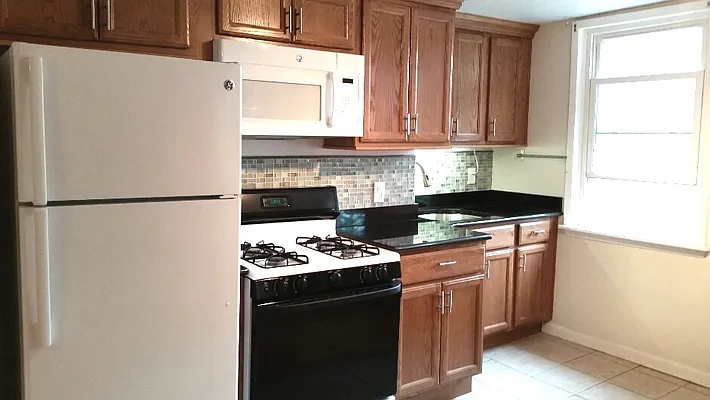 Rented by MCR Realty | media 4