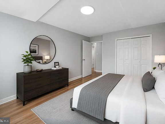 5th image of 1111 Arlington Blvd APT 319