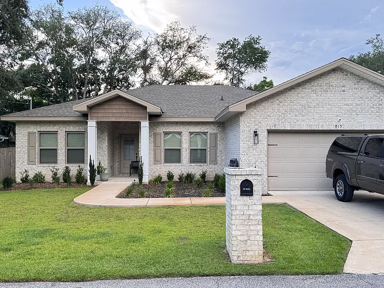 915 Al Hammett Rd — Photo 1