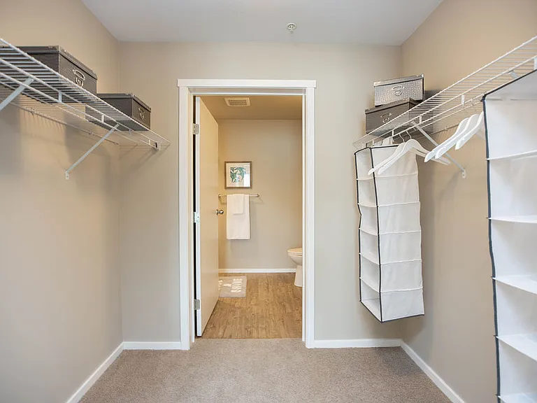 1020 Dufferin Ave E — Photo 13