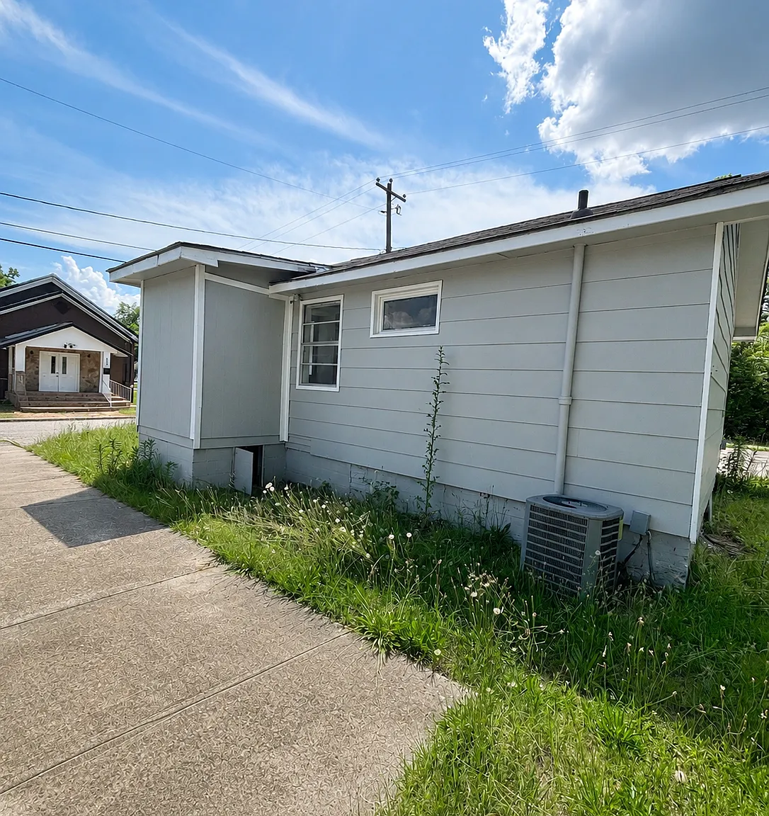 401 Carver Drive - 1 — Photo 2