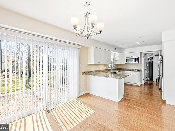 4th image of 12423 Chalford Ln