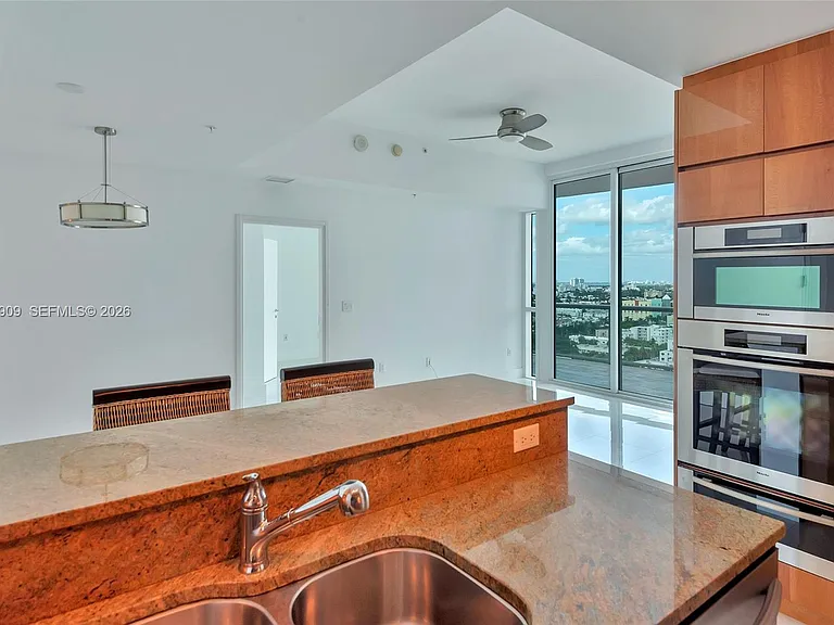 50 S Pointe Dr #2007 — Photo 19