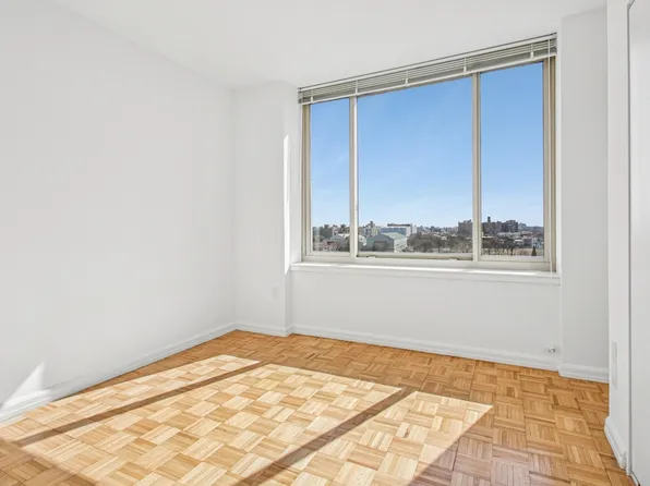 888 Main Street image 11 of 40