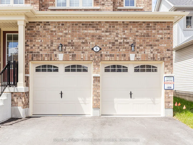 5 Hennessey Cres — Photo 47