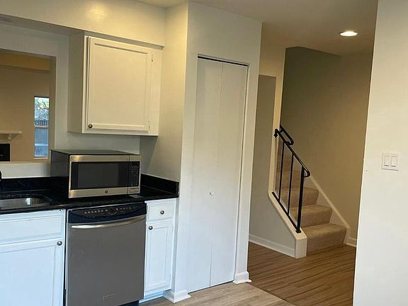 4th image of 11206 White Barn Ct