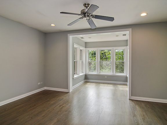 2nd image of 1340 W Bryn Mawr Ave APT 3E