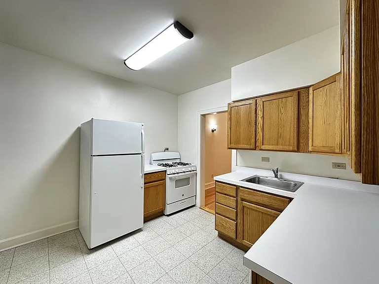 2633 W Ainslie St #3 — Photo 2