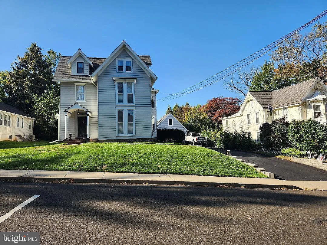 1 bed, 1.0 bath, 800 sqft, $1,725 — Photo 2