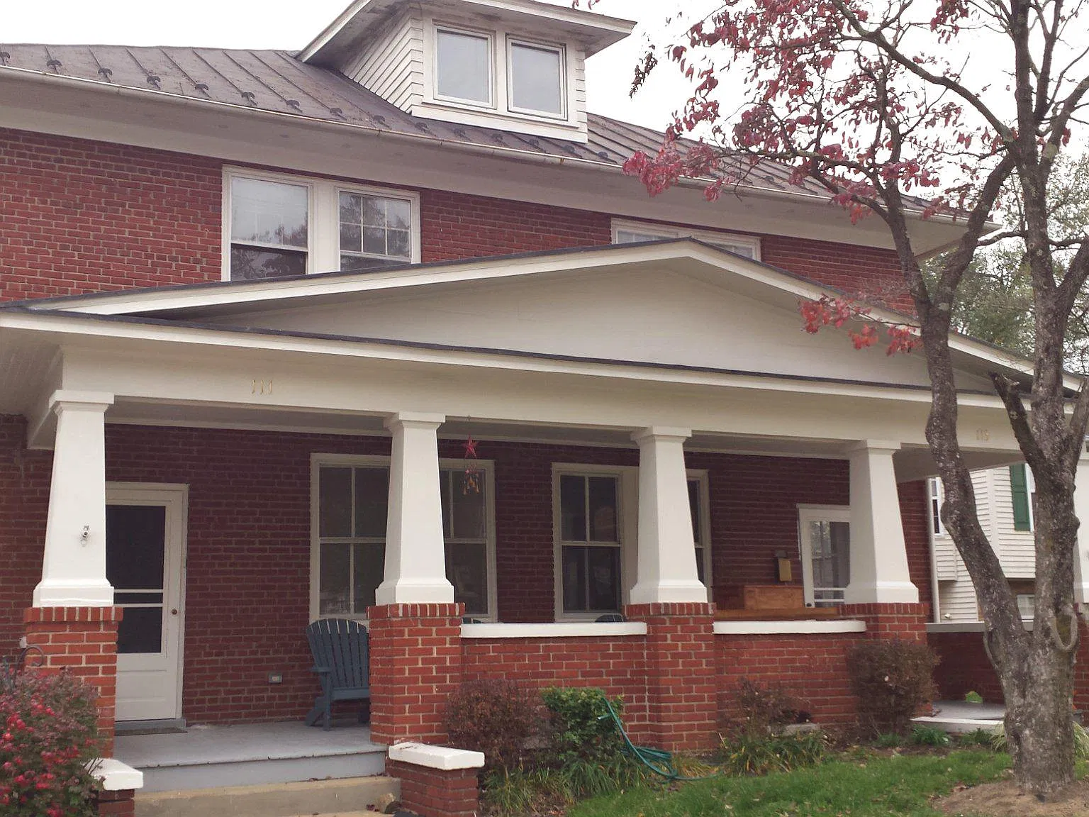 4 bed, 3.5 bath, 3929 sqft, $2,400 — Photo 2