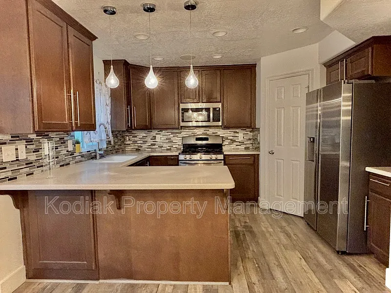 4 bed, 3.5 bath, 2664 sqft, $3,199 — Photo 2