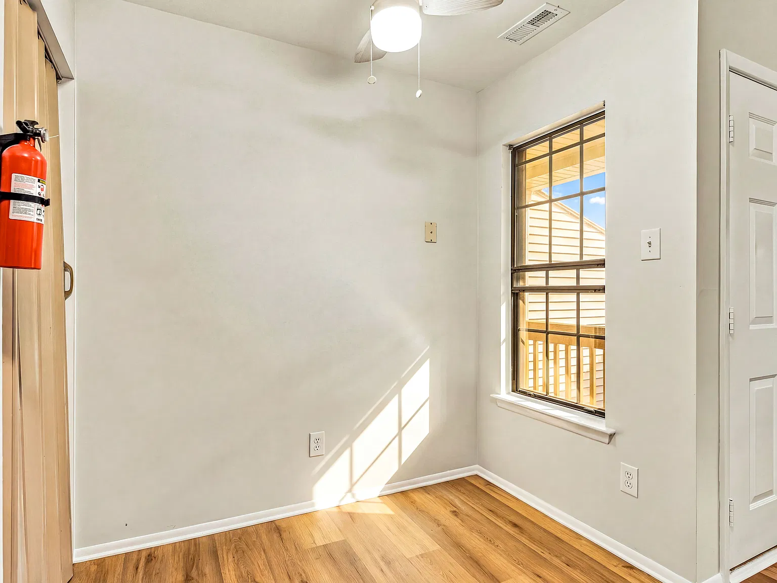 2 bed, 835 sqft, $1,900 — Photo 1