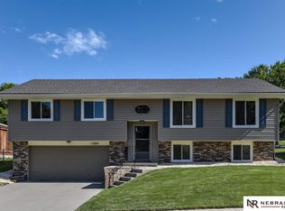 13940 Arbor Cir, Omaha, NE 68144