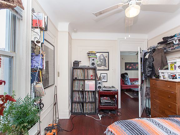 4th image of 35-12 Bradley Ave #3R