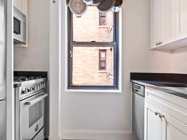 245 East 72nd Street image 4 of 9