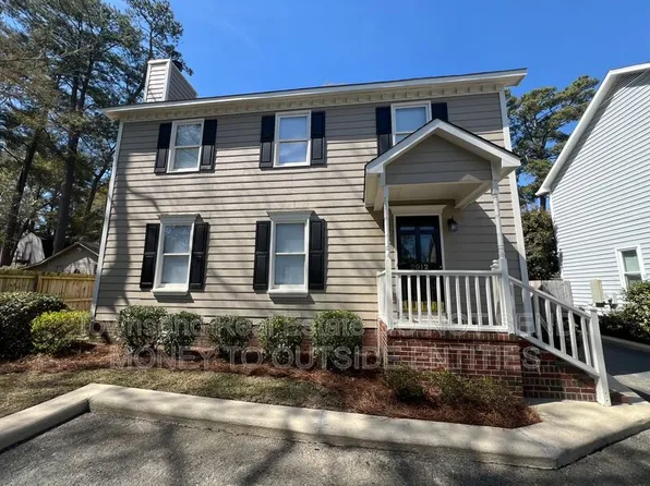 2012 Fig Ct, Fayetteville, NC 28305