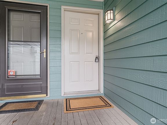 3rd image of 243 Shepard Way NW
