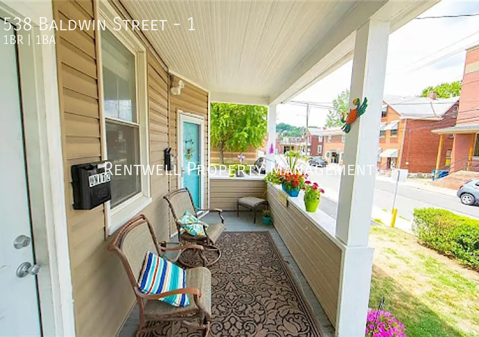 Updated 1st Floor 1-Bedroom/Studio Apartment with In-Unit Laundry — Photo 2