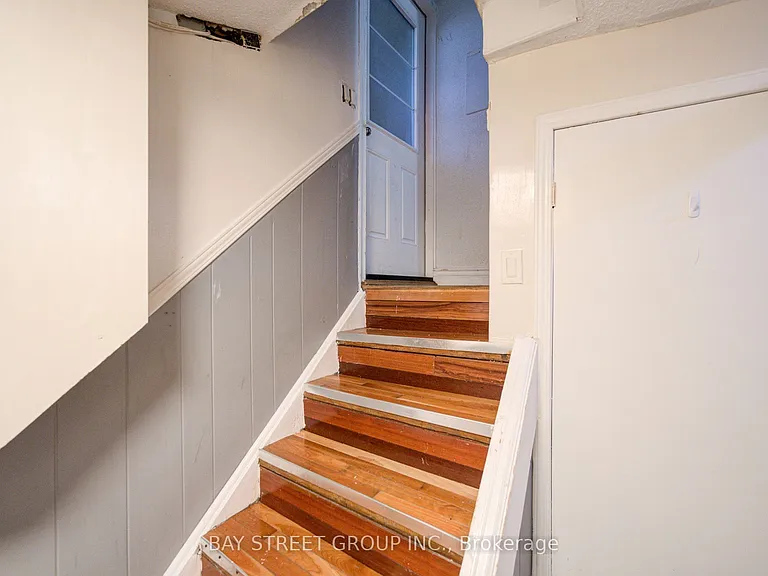 1421 Old Green Ln — Photo 32