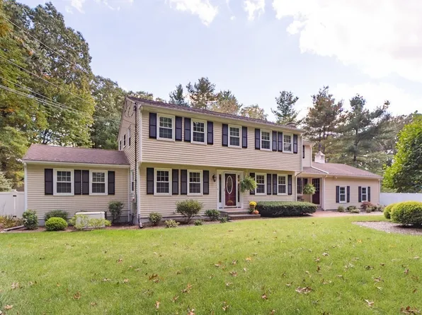 22 Forest St, Medfield, MA 02052