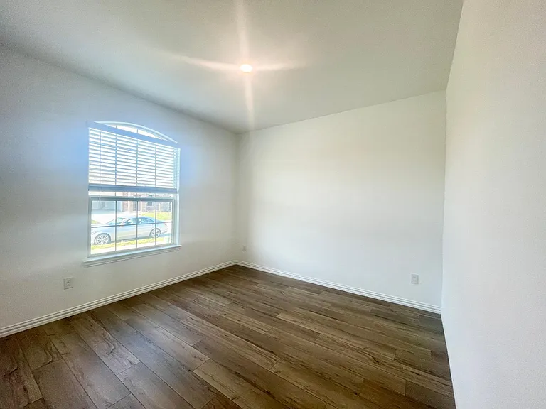 1118 Mahogany Ln — Photo 15