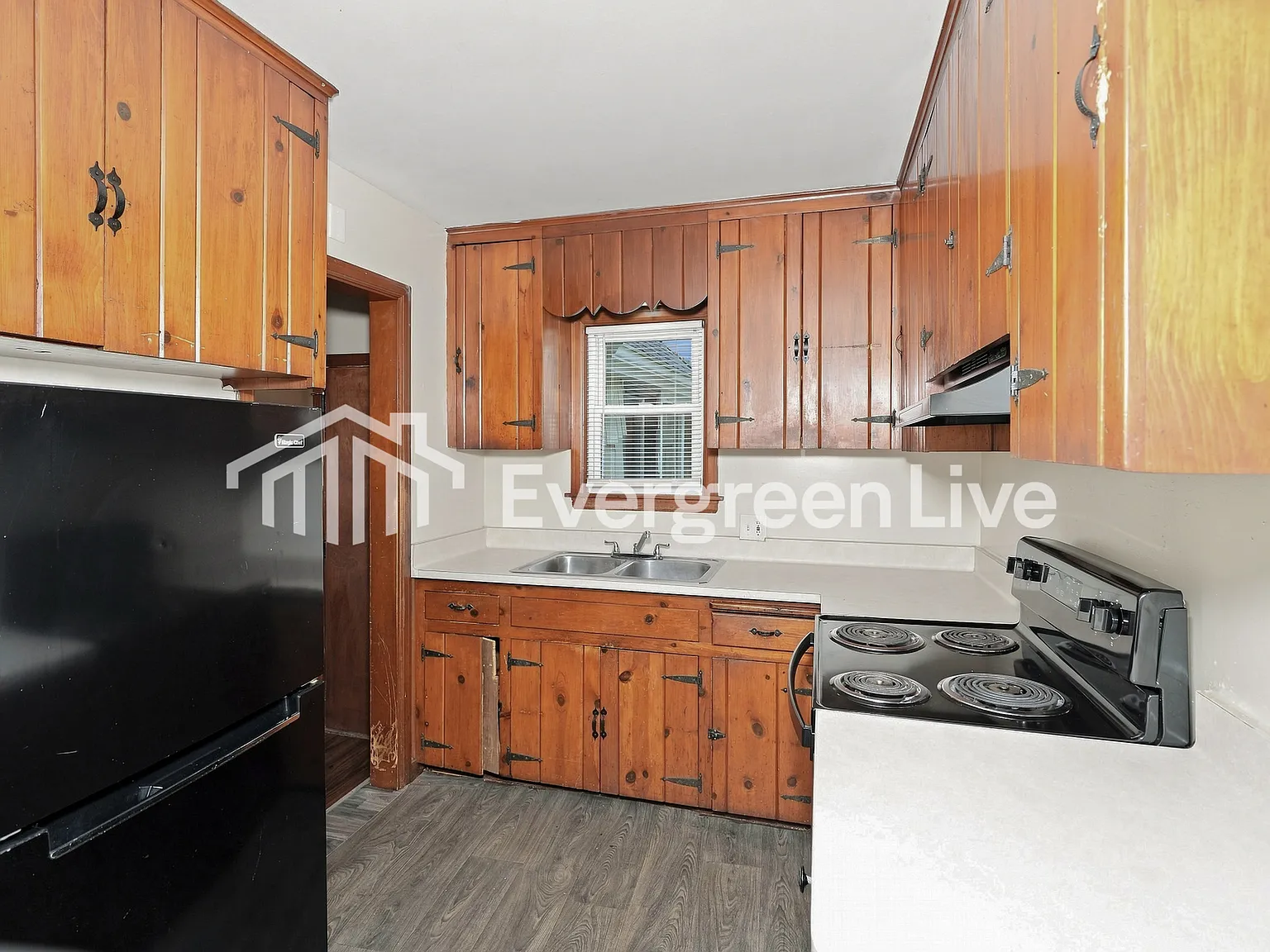 4 bed, 1.5 bath, 1104 sqft, $1,845 — Photo 2