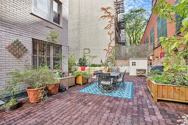 Sold by Compass | media 2