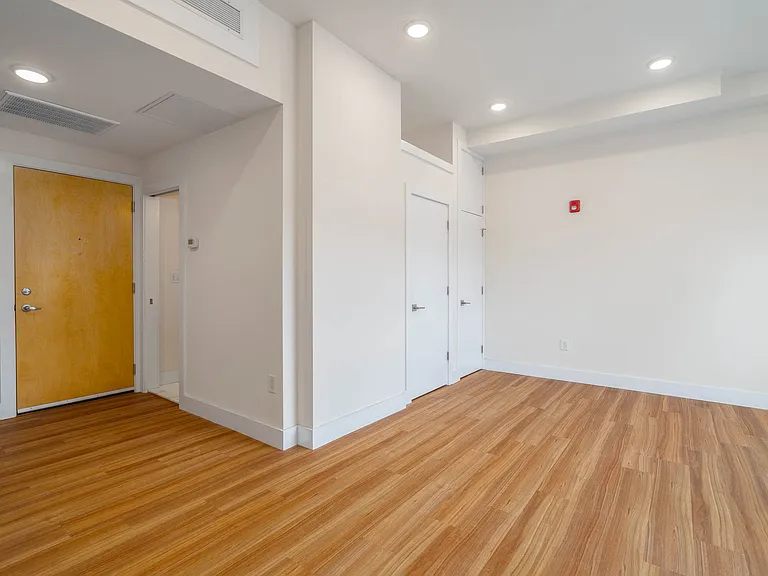 300 Market St #402 — Photo 6